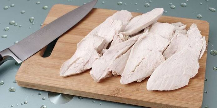 Το μαγειρεμένο φιλέτο κοτόπουλου μπορεί να συμπεριληφθεί στη διατροφή του καρπουζιού
